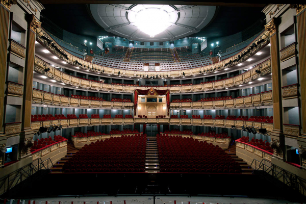 El Teatro Real: Voces que Nunca Callan